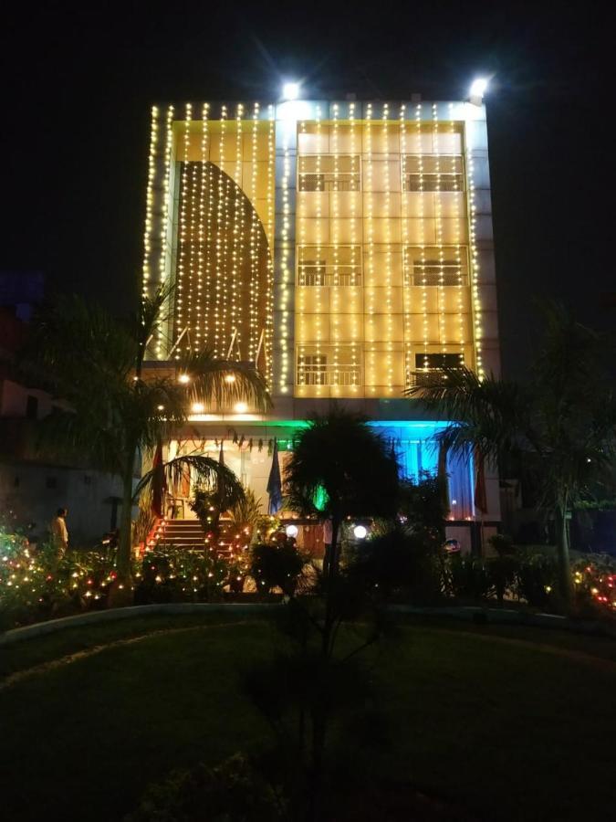 Varanasi Palace Exterior photo